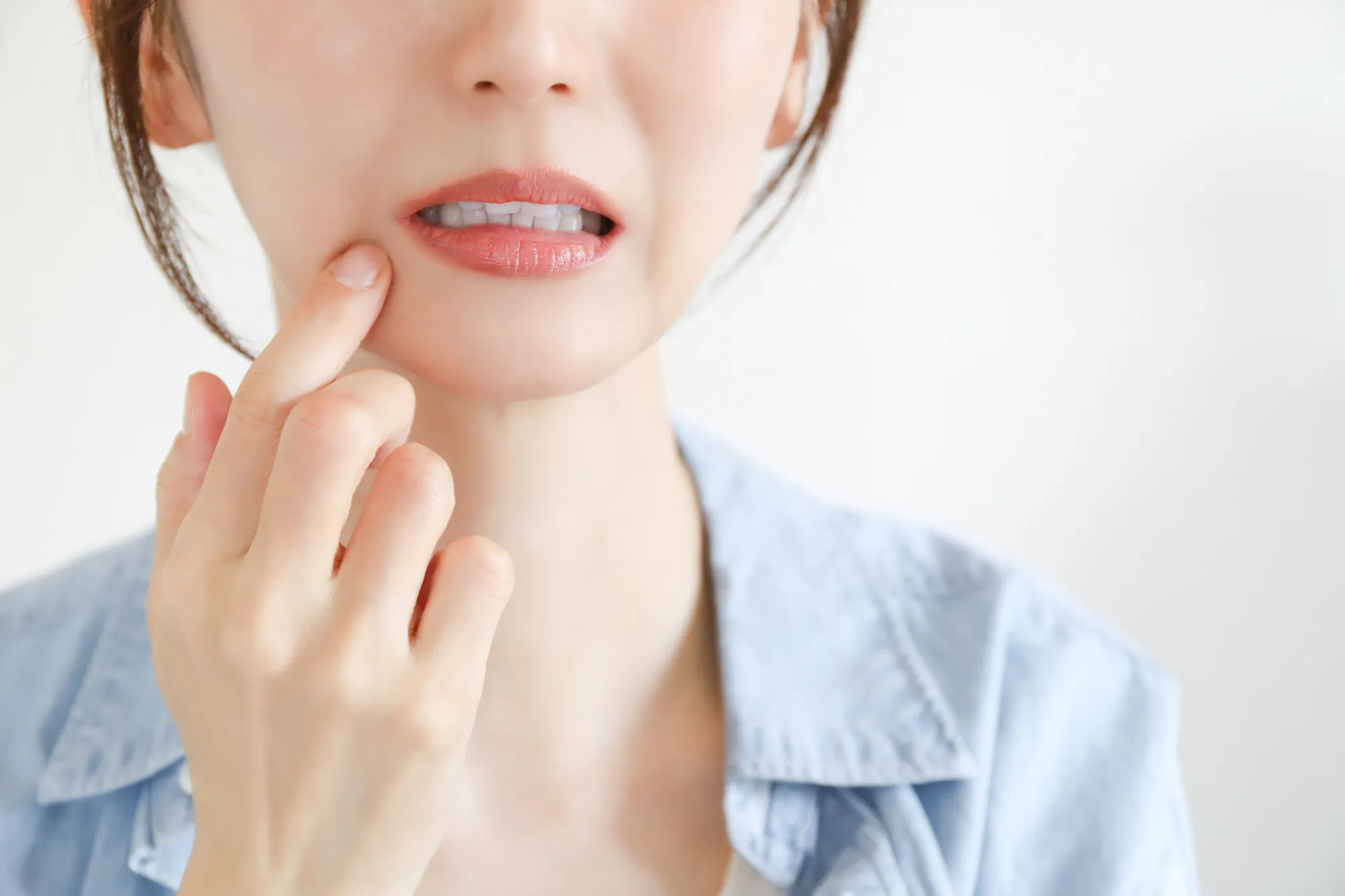 歯ぐきから血が出る原因とは？歯周病の初期サインを解説｜桑園で歯科をお探しの方へ